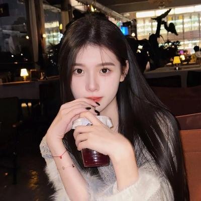三个带面纱的女子